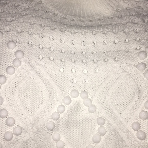 5⭐️ Boho White Crop Knit Pom Pom - Picture 7 of 7